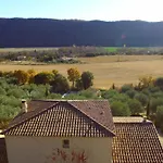 La Maison Dans L'olivette بيت للعطل