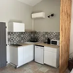 La Maison Dans L'olivette بيت للعطل *